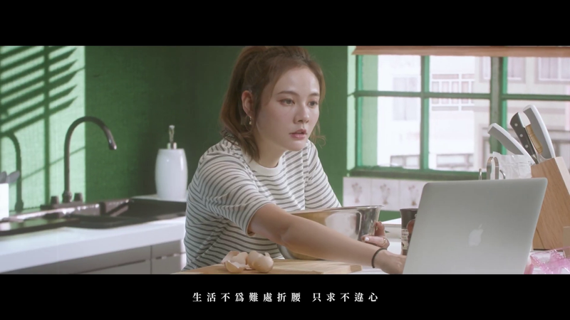 彭家麗 Angela Pang - 是不是這樣的痛過人才算真正的成長過 (Official Music Video)